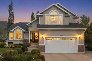 1215 S Cave Hollow Ln E, Farmington, UT 84025 - Photo 2