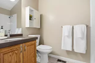 1215 S Cave Hollow Ln E, Farmington, UT 84025 - Photo 28