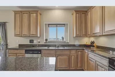 3926 E Barton Creek Dr, Eagle Mountain, UT 84005 - Photo 14