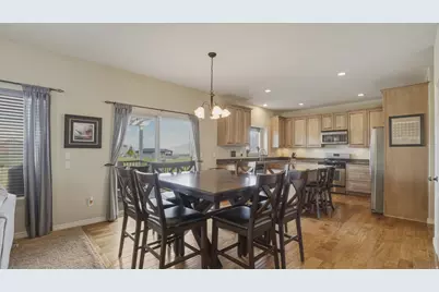 3926 E Barton Creek Dr, Eagle Mountain, UT 84005 - Photo 10