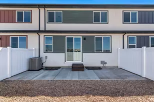663 E Ryegrass Dr, Eagle Mountain, UT 84005 - Photo 22