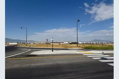105 E 3100 N, Hyde Park, UT 84318 - Photo 4