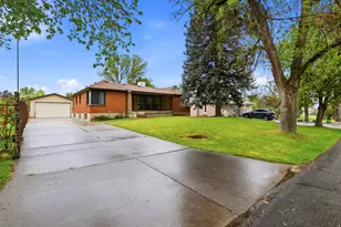 2252 E 6450 S, Cottonwood Heights, UT 84121 - Photo 2