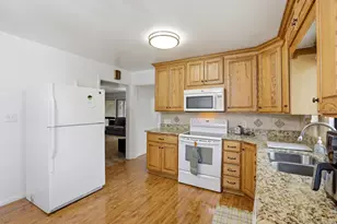 2252 E 6450 S, Cottonwood Heights, UT 84121 - Photo 10