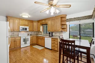2252 E 6450 S, Cottonwood Heights, UT 84121 - Photo 8
