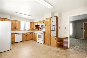 1677 S 75 E, Bountiful, UT 84010 - Photo 8