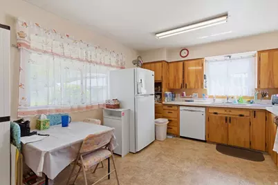 1677 S 75 E, Bountiful, UT 84010 - Photo 8