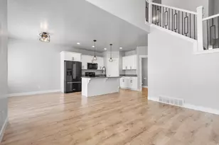 289 N Eaglewood Dr, Saratoga Springs, UT 84045 - Photo 8