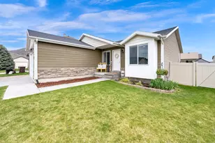 2442 E Hitching Post Dr, Eagle Mountain, UT 84005 - Photo 2