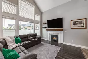 1879 W Trail Heights Dr, Riverton, UT 84065 - Photo 2