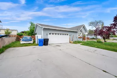 6126 S Middlewood Cir W, Salt Lake City, UT 84118 - Photo 2