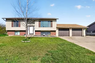 5592 S 3975 W, Roy, UT 84067 - Photo 2