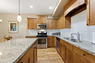 7235 S Viansa Ct, Midvale, UT 84047 - Photo 10