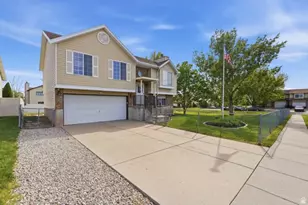 492 W 180 N, Clearfield, UT 84015 - Photo 2
