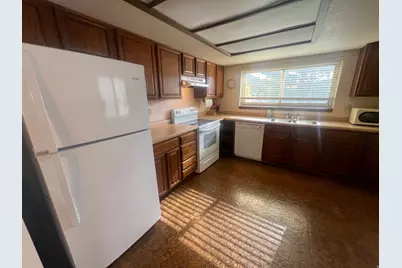819 Castle Gate Cir, Helper, UT 84526 - Photo 10