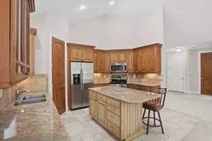 1832 E Peyton Ct, Holladay, UT 84117 - Photo 10