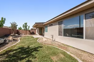 597 S Balancing Rock Dr, Washington, UT 84780 - Photo 40