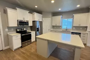 3607 E Sapphire Ln S, Eagle Mountain, UT 84005 - Photo 4