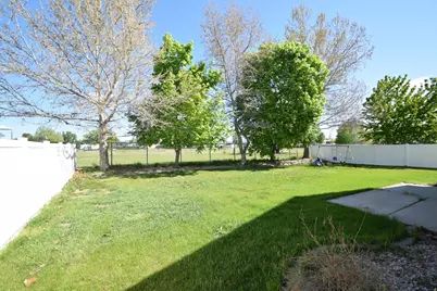 107 E 2100 S, Clearfield, UT 84015 - Photo 14