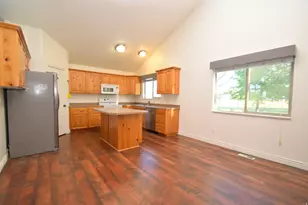 107 E 2100 S, Clearfield, UT 84015 - Photo 4