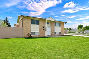 713 W 2200 N, Clinton, UT 84015 - Photo 2