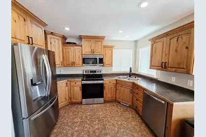 9073 N Clubhouse Ln, Eagle Mountain, UT 84005 - Photo 16