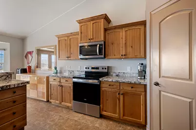 9096 N Clubhouse Ln W, Eagle Mountain, UT 84005 - Photo 8