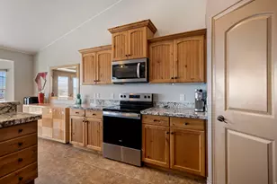 9096 N Clubhouse Ln W, Eagle Mountain, UT 84005 - Photo 8