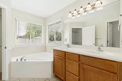 5413 W Sawtell Way, West Jordan, UT 84081 - Photo 10
