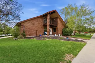 962 S Valley View Dr E, Fruit Heights, UT 84037 - Photo 2