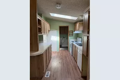 2875 400 W #7, Layton, UT 84041 - Photo 2