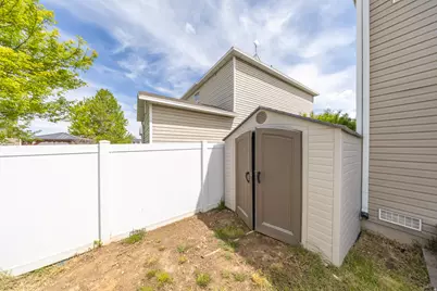 2011 N 2095 W, Clinton, UT 84015 - Photo 22