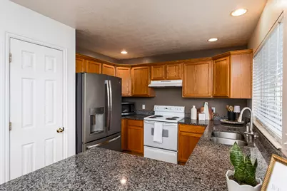 157 N 750 W, Layton, UT 84041 - Photo 10