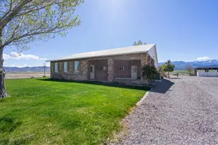 1129 S River Side Dr, Circleville, UT 84723 - Photo 2