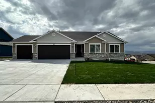 437 N 800 E, Hyde Park, UT 84318 - Photo 2