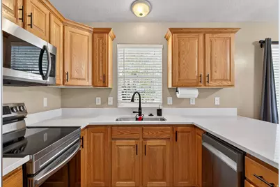 90 W Cottage Ave, Sandy, UT 84070 - Photo 10