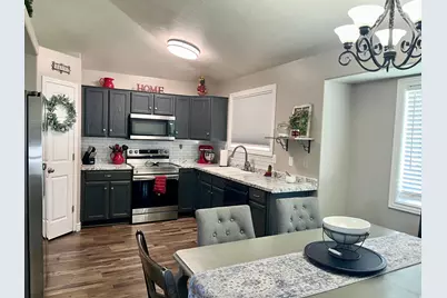 1097 N 3450 W, Layton, UT 84041 - Photo 8