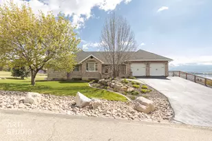 652 N Radford Ln, Eden, UT 84310 - Photo 2