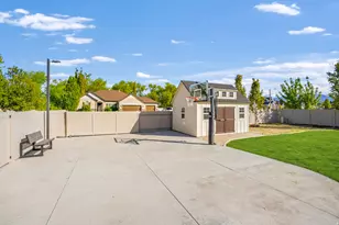 698 N Farmland Dr, Kaysville, UT 84037 - Photo 30