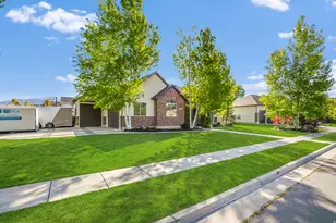 698 N Farmland Dr, Kaysville, UT 84037 - Photo 32