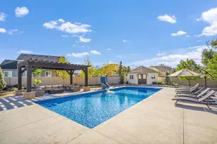 698 N Farmland Dr, Kaysville, UT 84037 - Photo 2