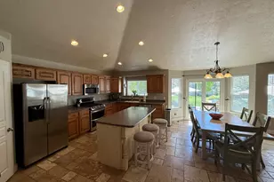 314 E Brown Farm Ln, Draper, UT 84020 - Photo 4