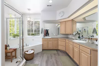 2573 E Kays Creek Dr N, Layton, UT 84040 - Photo 32