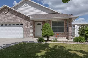 948 W 1730 N, Clinton, UT 84015 - Photo 2