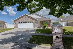 948 W 1730 N, Clinton, UT 84015 - Photo 1