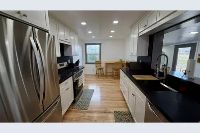 296 W 300 S, Loa, UT 84747 - Photo 6