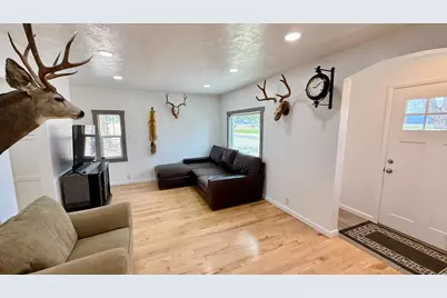 296 W 300 S, Loa, UT 84747 - Photo 2