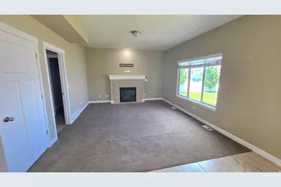 838 W Freedom Point Way, Bluffdale, UT 84065 - Photo 4