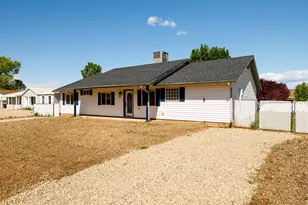 624 S Hillside Dr, Kanab, UT 84741 - Photo 2