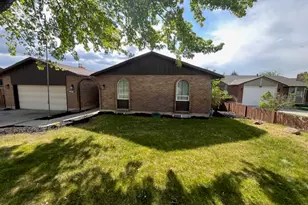 9926 S Lannae Dr, Sandy, UT 84094 - Photo 2